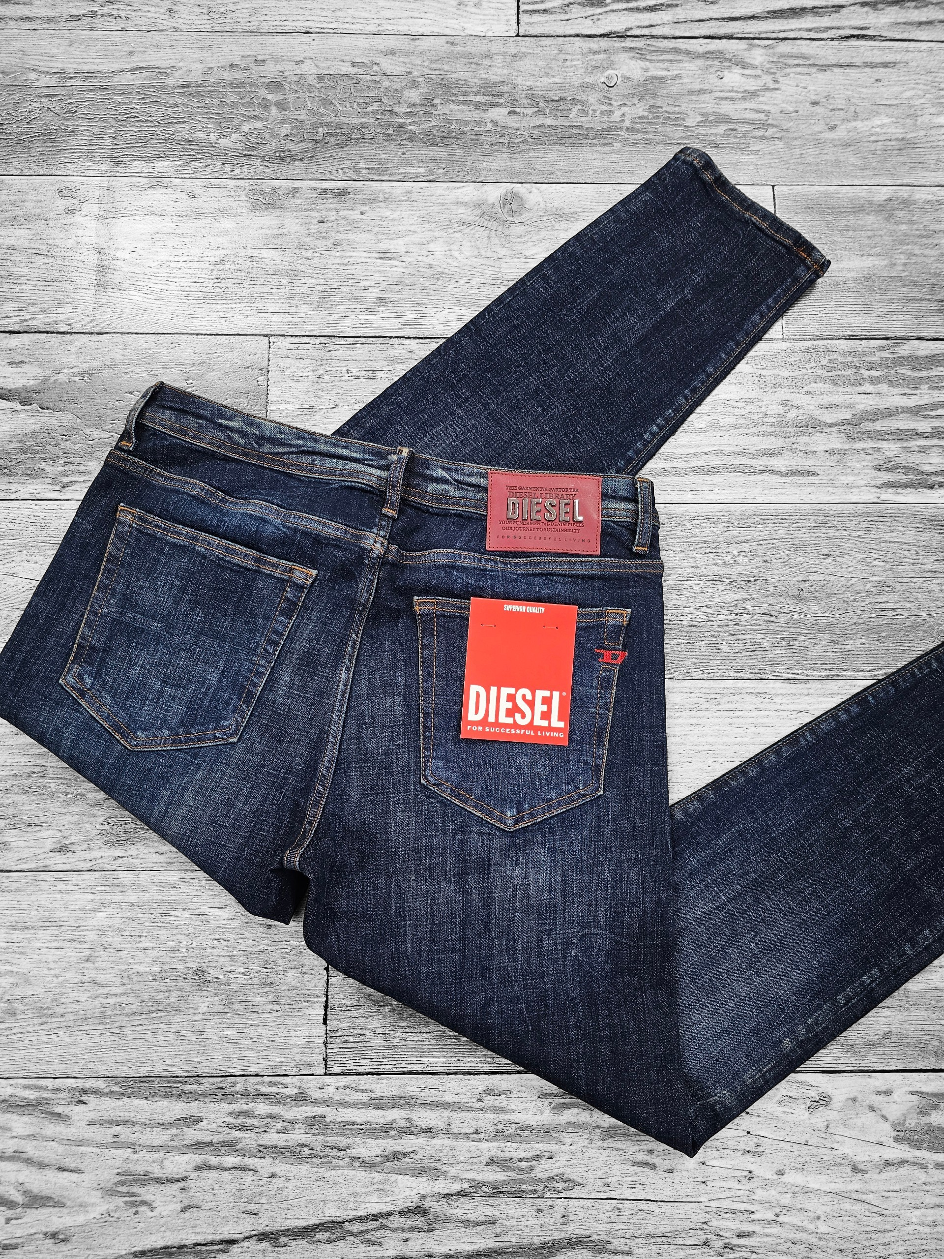 Diesel bleu foncé