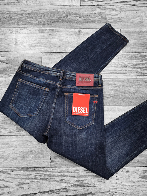 Diesel bleu foncé