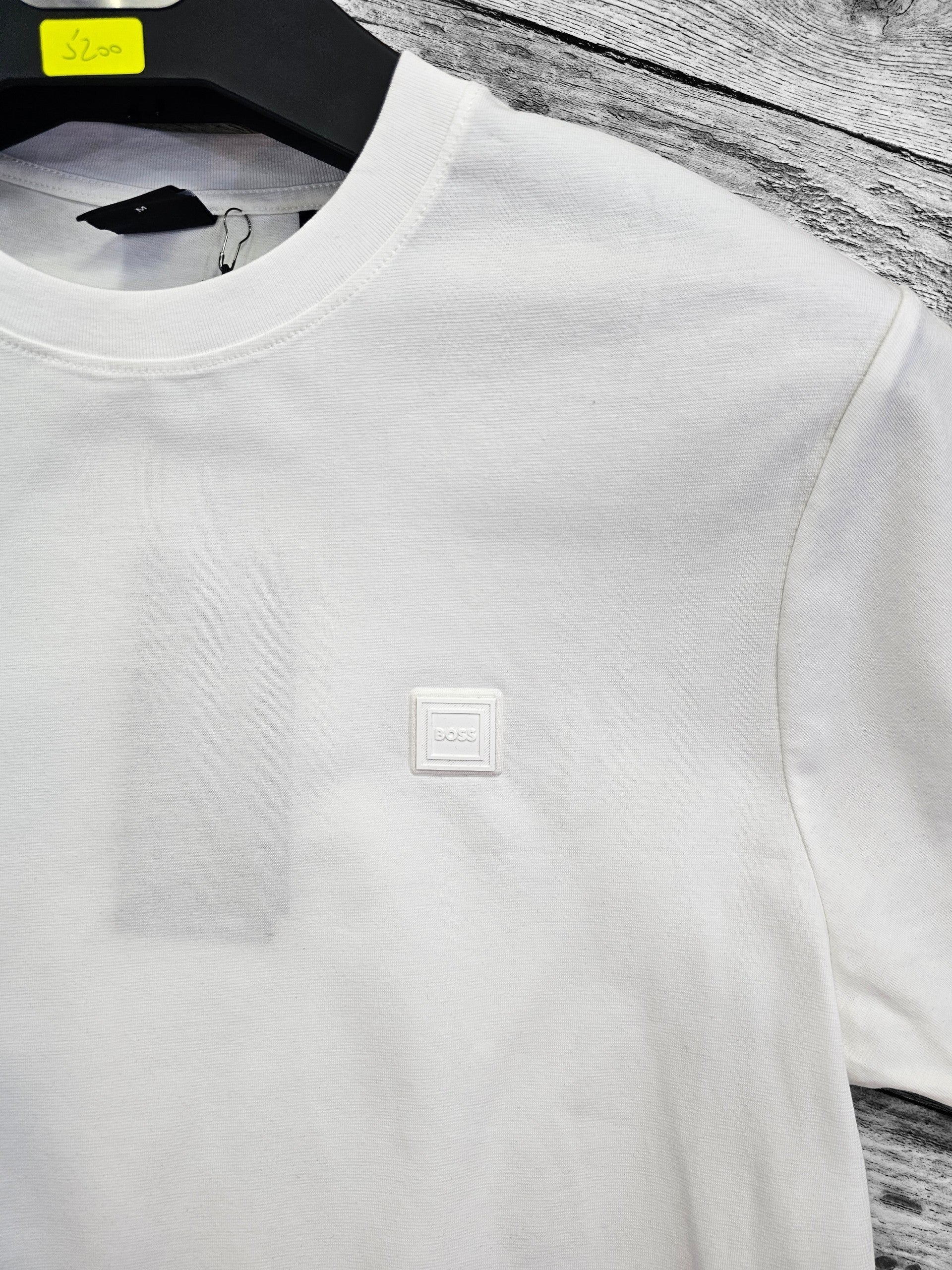 pull boss carré blanc