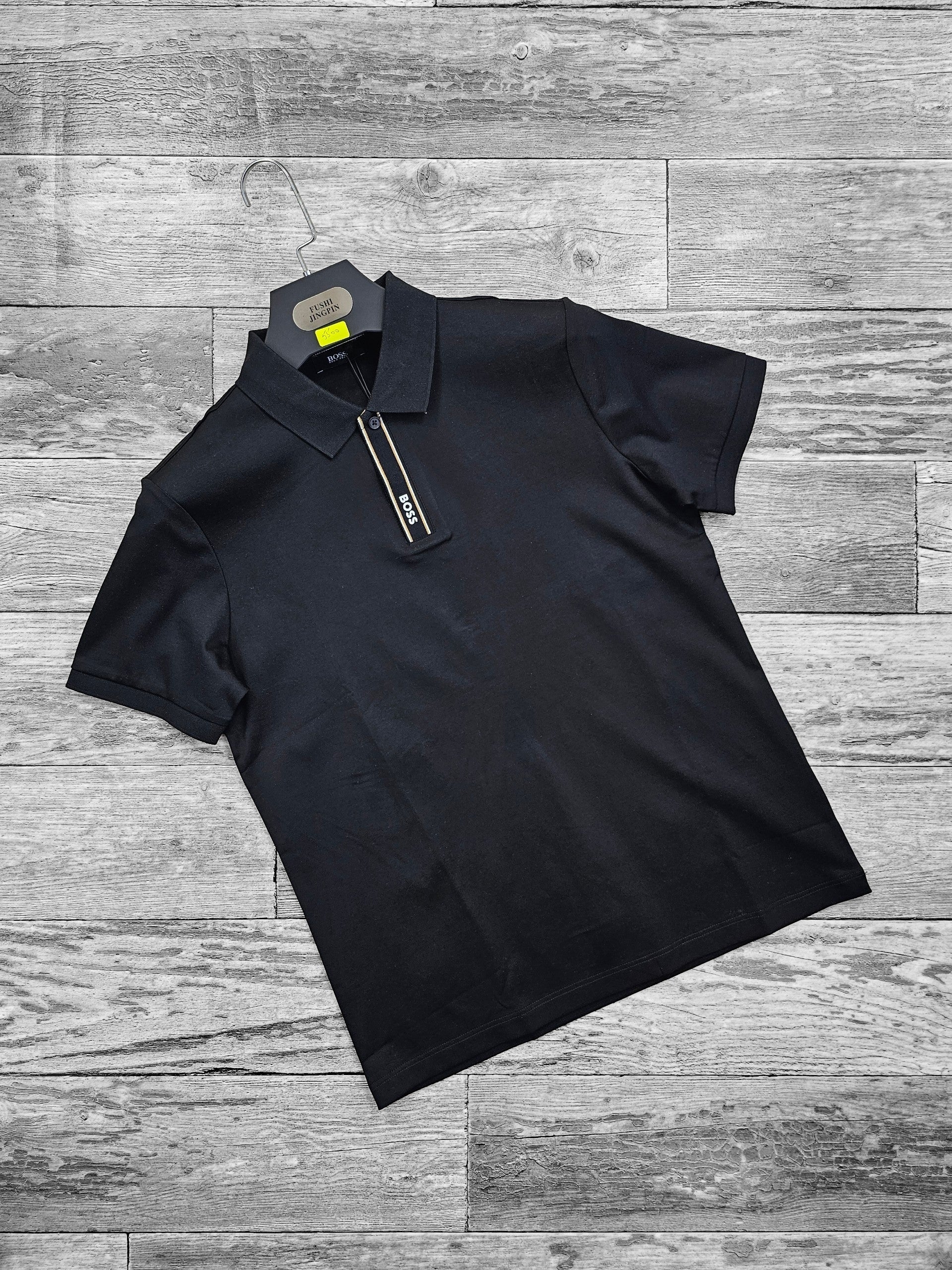 Polo Boss bouton caché