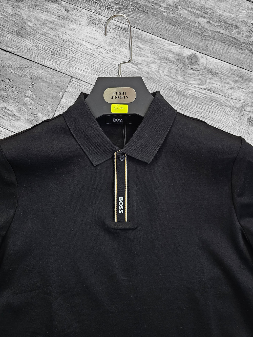 Polo Boss bouton caché