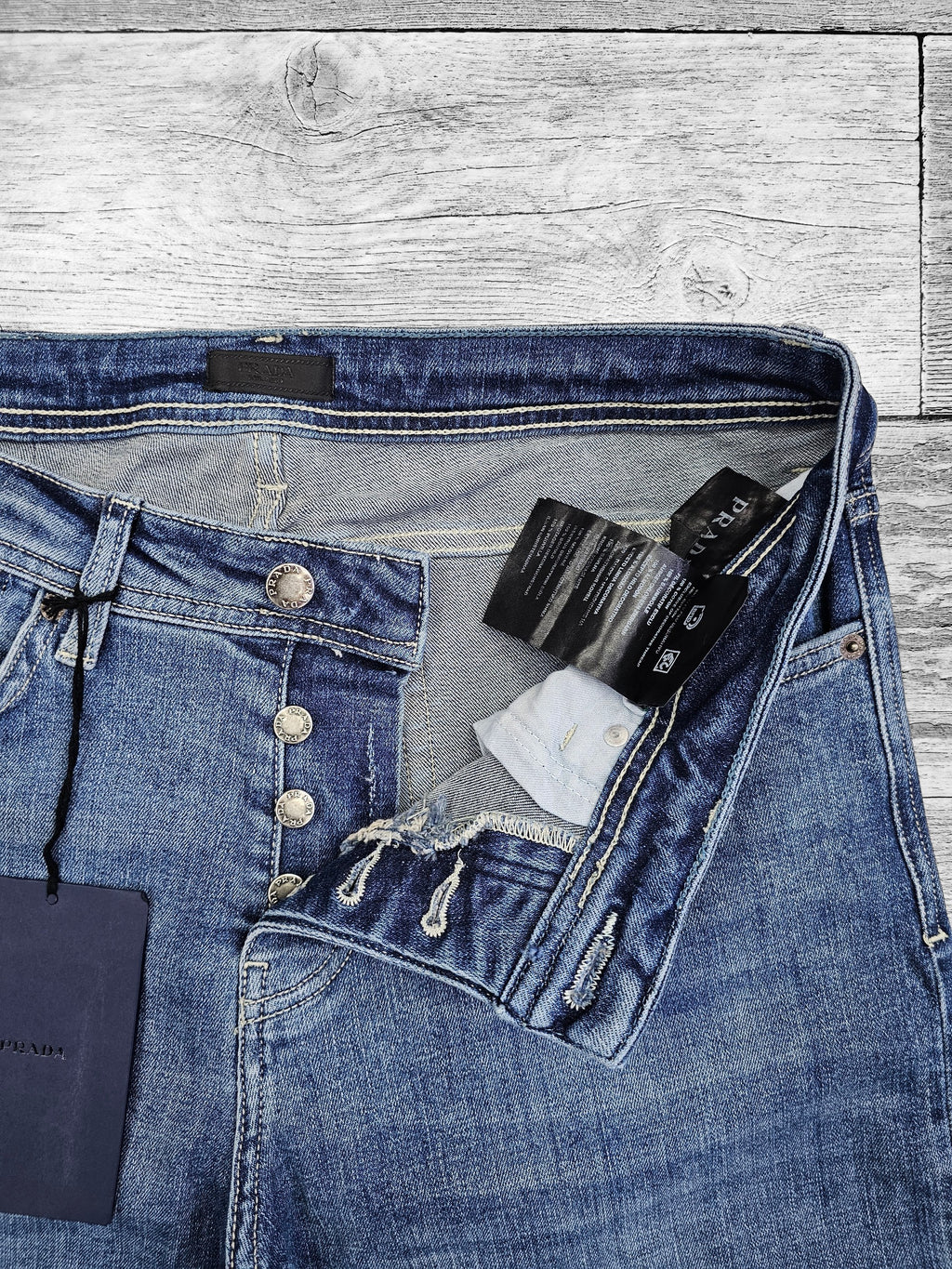 Prada bleu sablé
