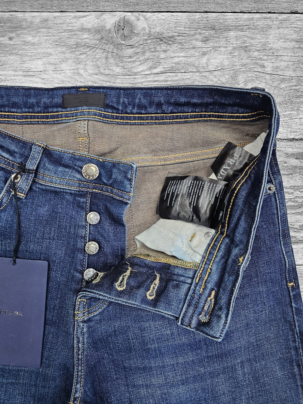 Prada bleu foncé