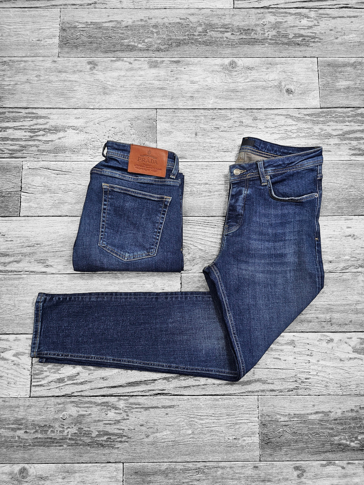 Prada bleu foncé