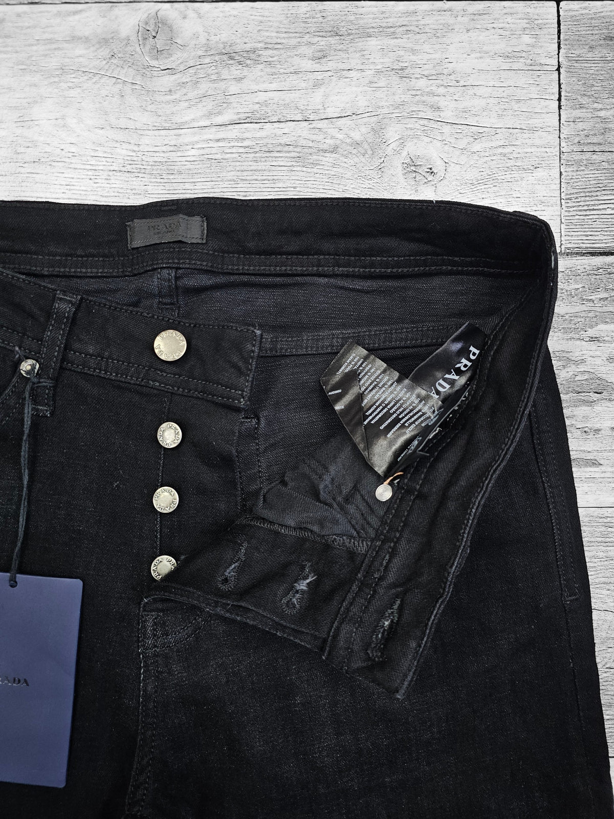 Prada noir délavé